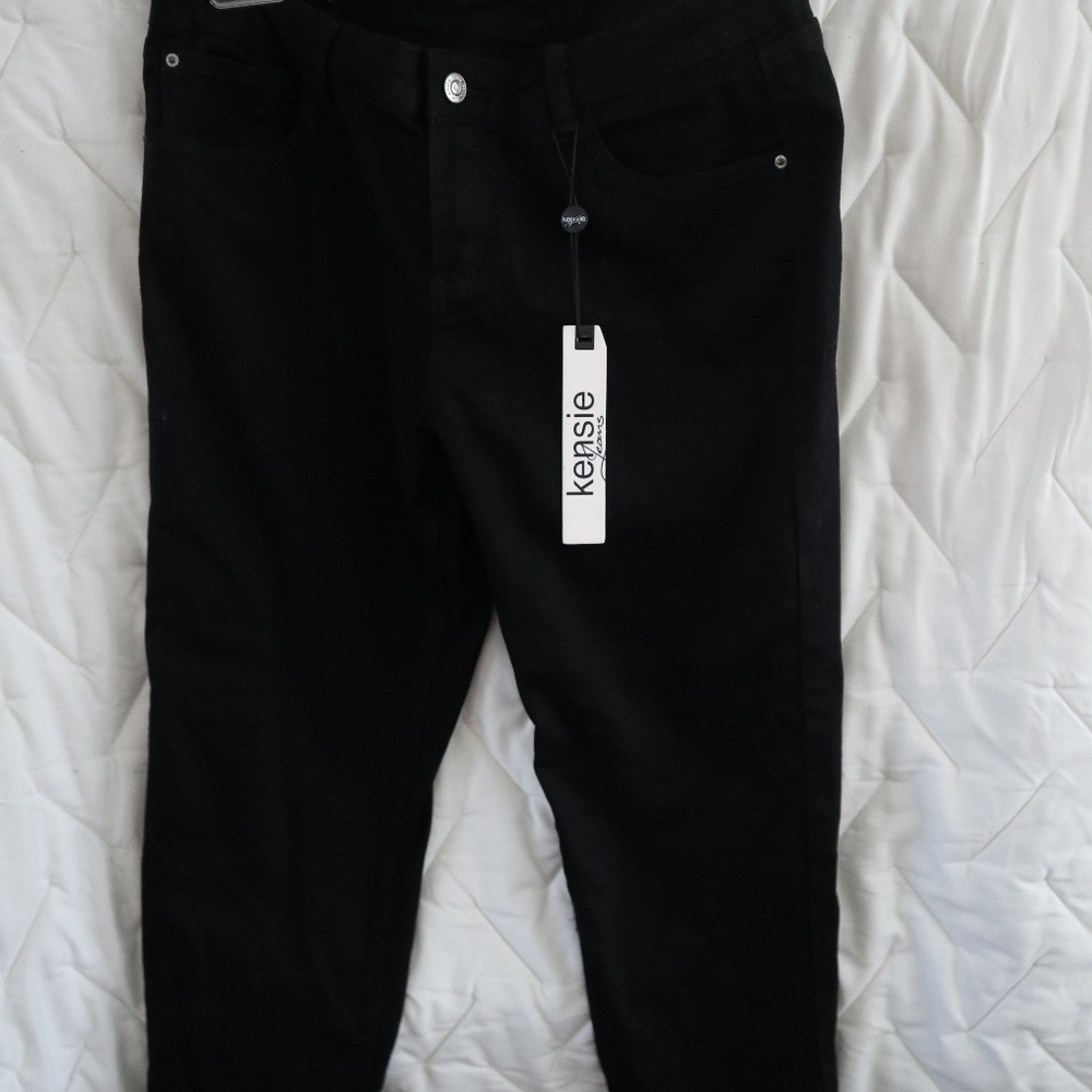 perfect NWT cropped black jeans